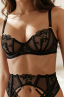 ensemble-lingerie-pour-femme-cinq-pi-ces-sense-noir - AFTR Underwear - Focus buste